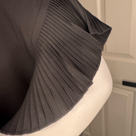 BD2 By Diane Gilman Black Ruffled Flutter Sleeve Blouse/Poncho Size XS.  #232 - Picture 4 of 14